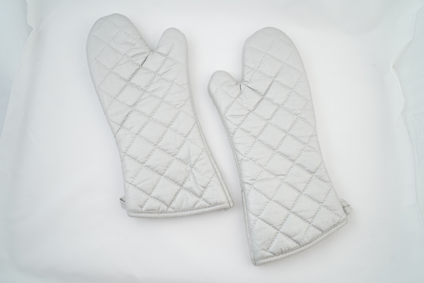 silver-oven-mitts-set (2)